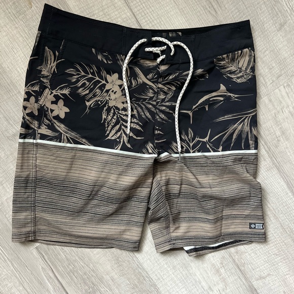 Men’s Salty Crew Swim Trunks - Picture 1 of 3